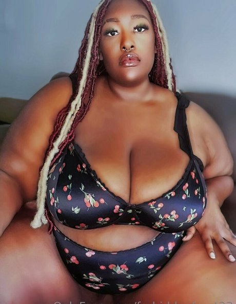 Обнаженная фотография утечки OnlyFans от Forbiddenfruyt23
