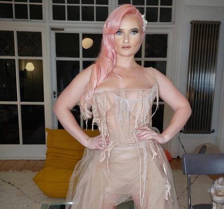 Naken lekkede OnlyFans-bilde av Grace Chatto