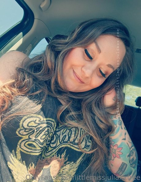Foto nua vazada do OnlyFans de Littlemissjuliaxxfree