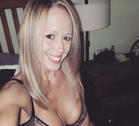 Naken läckt OnlyFans-bild av Mommamadisonxo