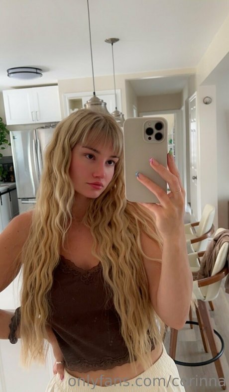Naken lekkede OnlyFans-bilde av Corinna