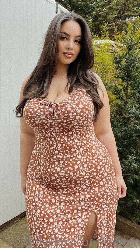 Naken lekkede OnlyFans-bilde av Moroccan Zina