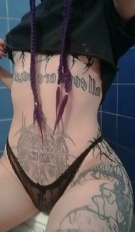 Photo nue de fuite OnlyFans de Babyumuu