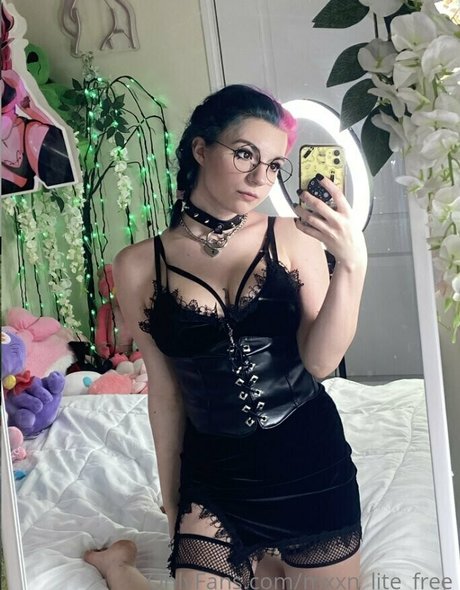 Обнаженная фотография утечки OnlyFans от Mxxnlitefree