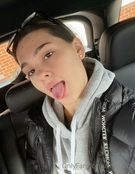 Naken läckt OnlyFans-bild av Teenrebe
