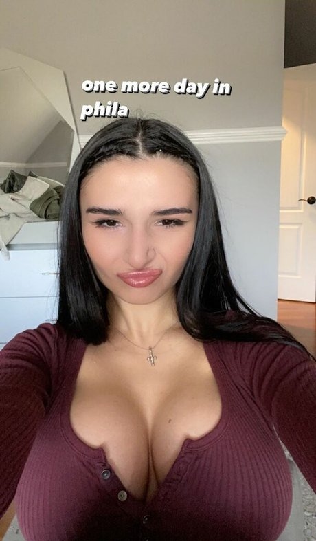 Photo nue de fuite OnlyFans de Molly Kazi