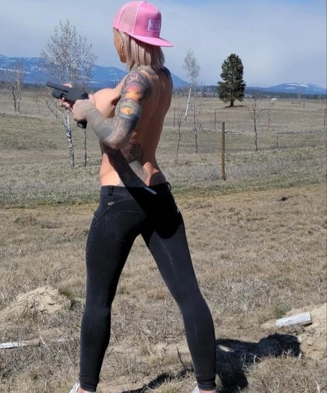 Girls With Guns