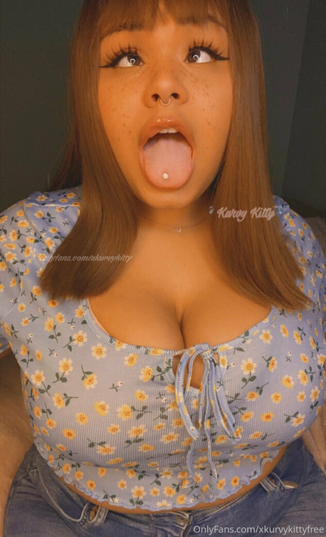 Naken läckt OnlyFans-bild av Xkurvykittyfree
