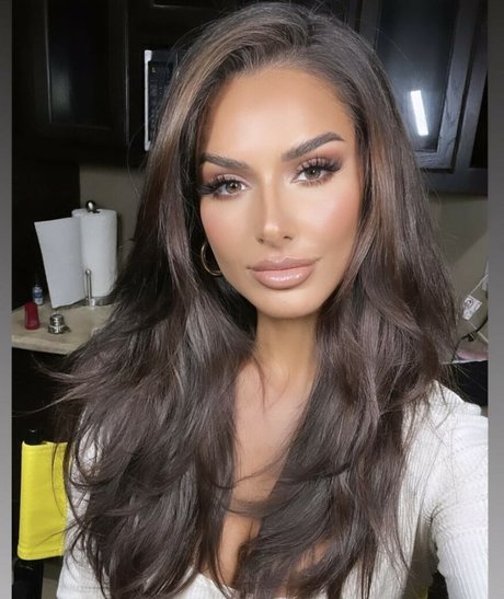 Naken läckt OnlyFans-bild av Katherine Eftekhari