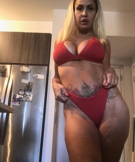 Naakte gelekte OnlyFans-foto van Jade Star