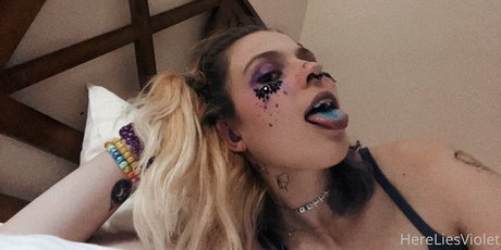 Hereliesviolet