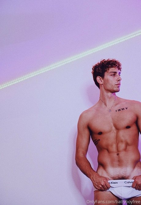 Nacktes geleaktes OnlyFans-Foto von Battyboyfree
