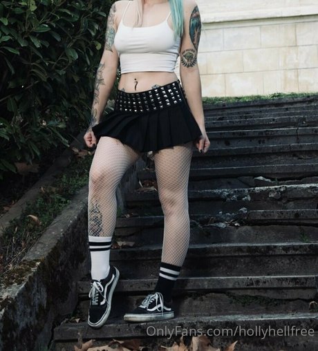 Hollyhellfree