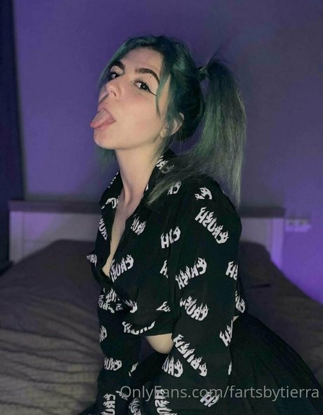 Naken läckt OnlyFans-bild av Fartsbytierra