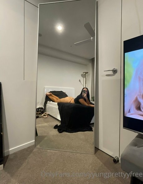 Naken läckt OnlyFans-bild av Katana Grey