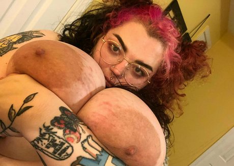 Nøgent lækket OnlyFans-billede af Devilbabyblues