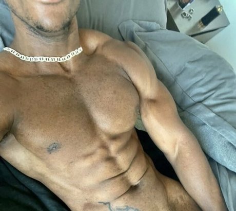 Обнаженная фотография утечки OnlyFans от Prettyskinboi