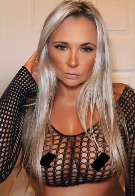 Alasti lekkinud OnlyFans-i pilt Lisa Sutton