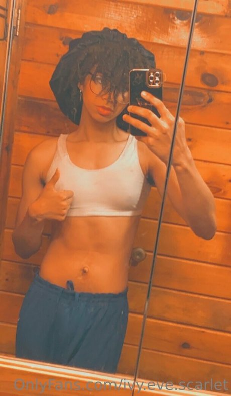 Ivyevescarlet