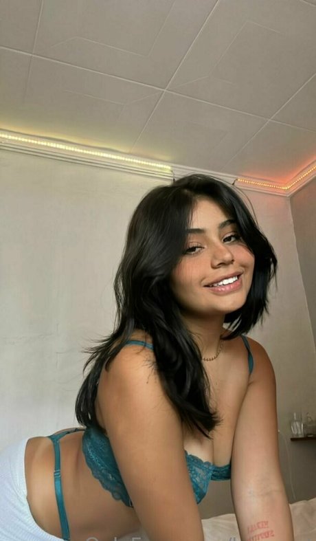 Alaston vuotanut OnlyFans-kuva Loineed