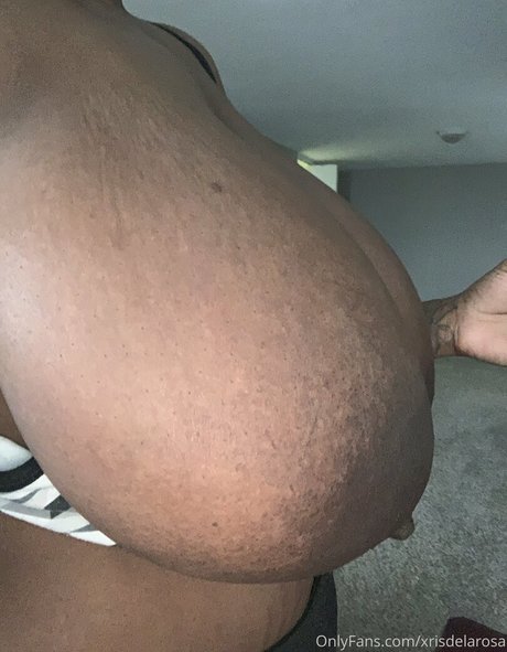 Naken läckt OnlyFans-bild av Xris Delarosa