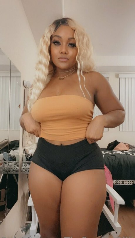 Alaston vuotanut OnlyFans-kuva Thesymbolofkim