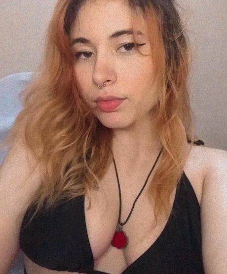 Обнаженная фотография утечки OnlyFans от Hellenrp