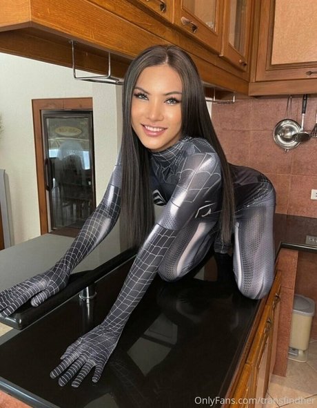 Naakte gelekte OnlyFans-foto van Transfindher
