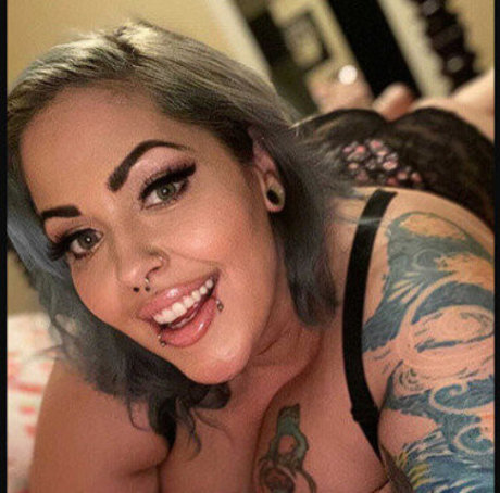 Naken läckt OnlyFans-bild av Cinnamonanarchy