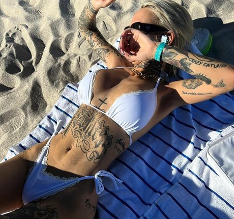 Naakte gelekte OnlyFans-foto van Paulina Paow