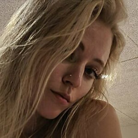 Alaston vuotanut OnlyFans-kuva Itsyourkatrine