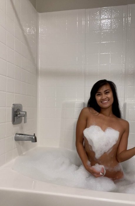 Nacktes geleaktes OnlyFans-Foto von Sunshinesina
