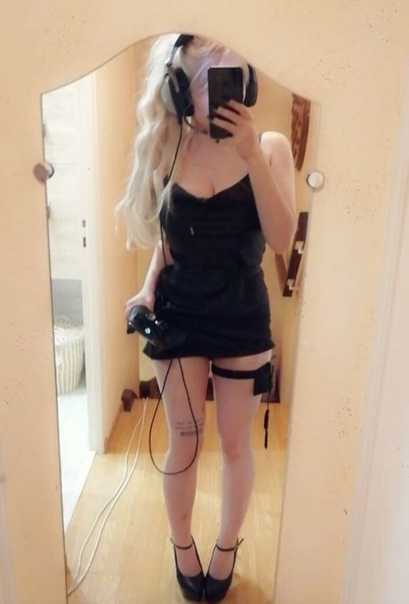 Naken läckt OnlyFans-bild av Alyatrosk