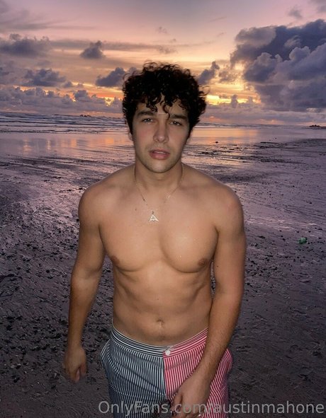 Обнаженная фотография утечки OnlyFans от Austinmahone