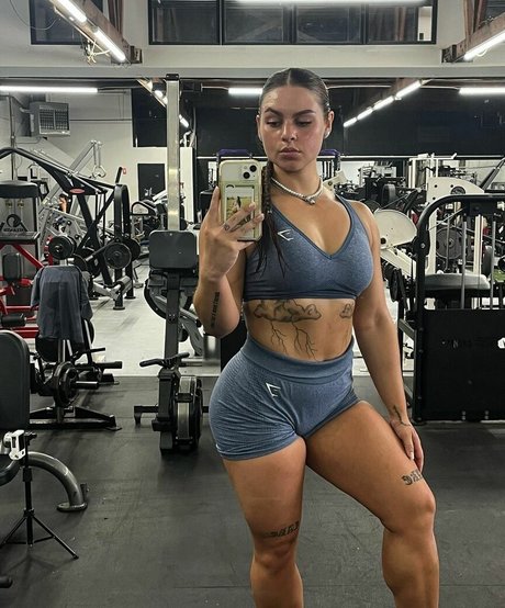 Naken läckt OnlyFans-bild av Allysinthegym