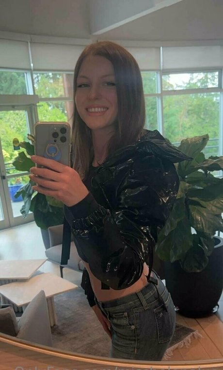 Nacktes geleaktes OnlyFans-Foto von Misshelenalue
