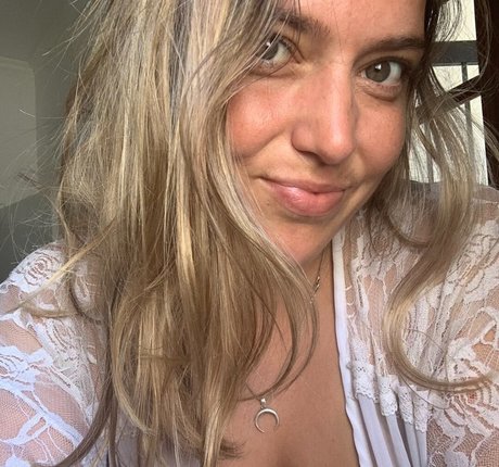 Naken läckt OnlyFans-bild av Urcheenagurl