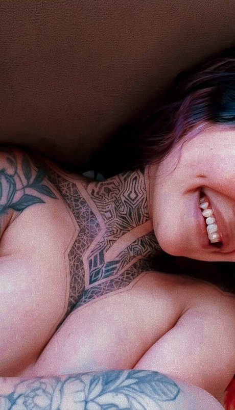Alaston vuotanut OnlyFans-kuva Athemonnia