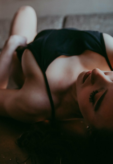 Alasti lekkinud OnlyFans-i pilt Exclusivecc