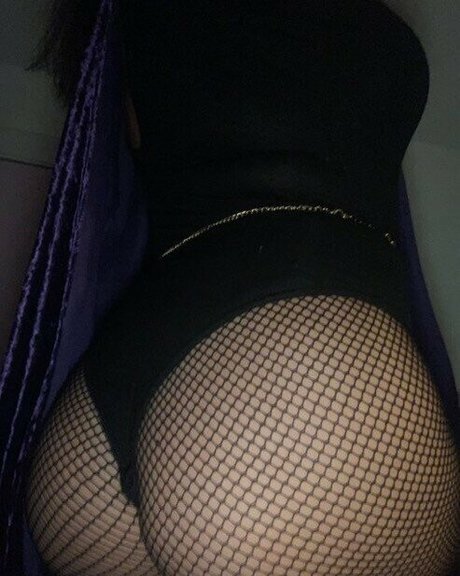 Naken läckt OnlyFans-bild av Babymisato