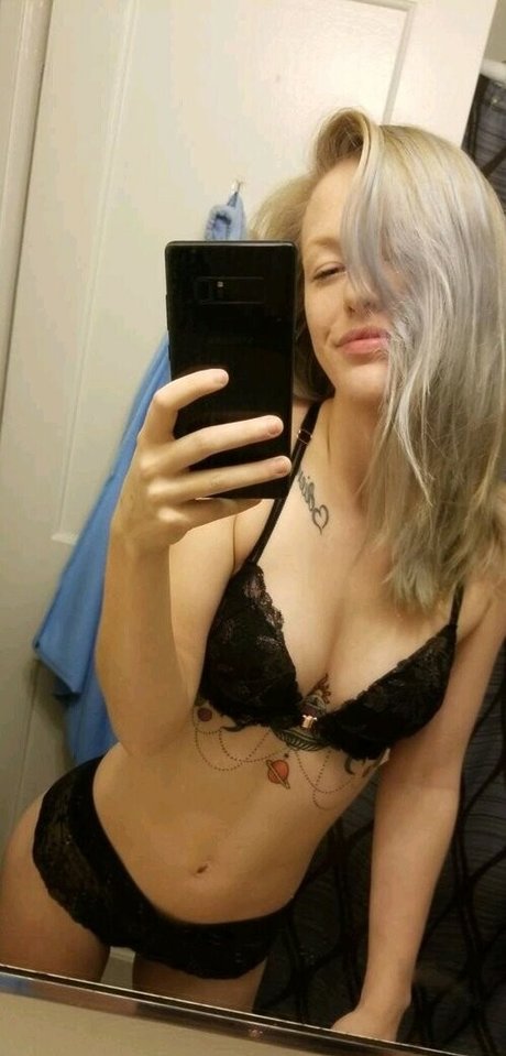 Naken läckt OnlyFans-bild av Damnwithaloudham