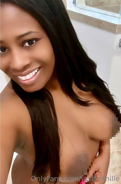 Обнаженная фотография утечки OnlyFans от Justtennille