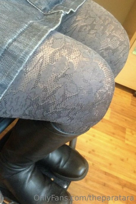 Naken läckt OnlyFans-bild av Theparatara