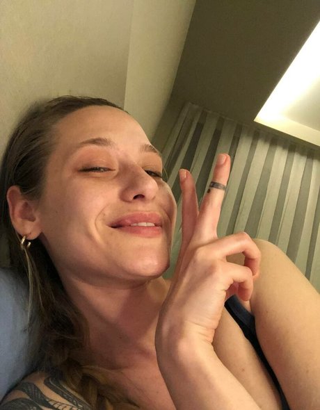 Dina Lewd