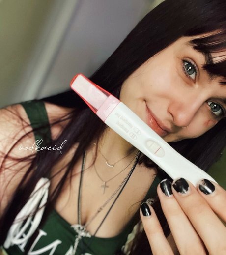 Alaston vuotanut OnlyFans-kuva Snowwfoxxx