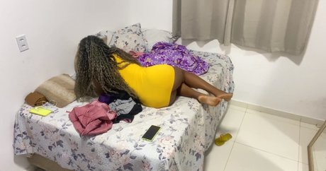 Naken läckt OnlyFans-bild av Renata Souza