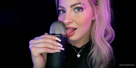 Naken lekkede OnlyFans-bilde av Asmrjanina