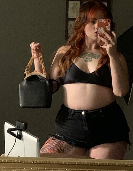 Naken läckt OnlyFans-bild av Adorabellyfree