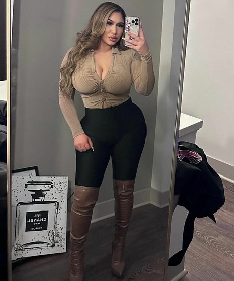 Alasti lekkinud OnlyFans-i pilt Dkxvs27  Vdee27