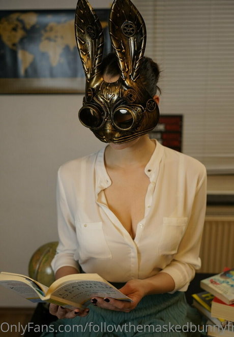 Naken läckt OnlyFans-bild av Followthemaskedbunnyfree